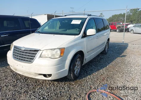 2010 Chrysler Town & Country Touring z USA, uszkodzony, nr VIN 2A4RR5D10AR229096